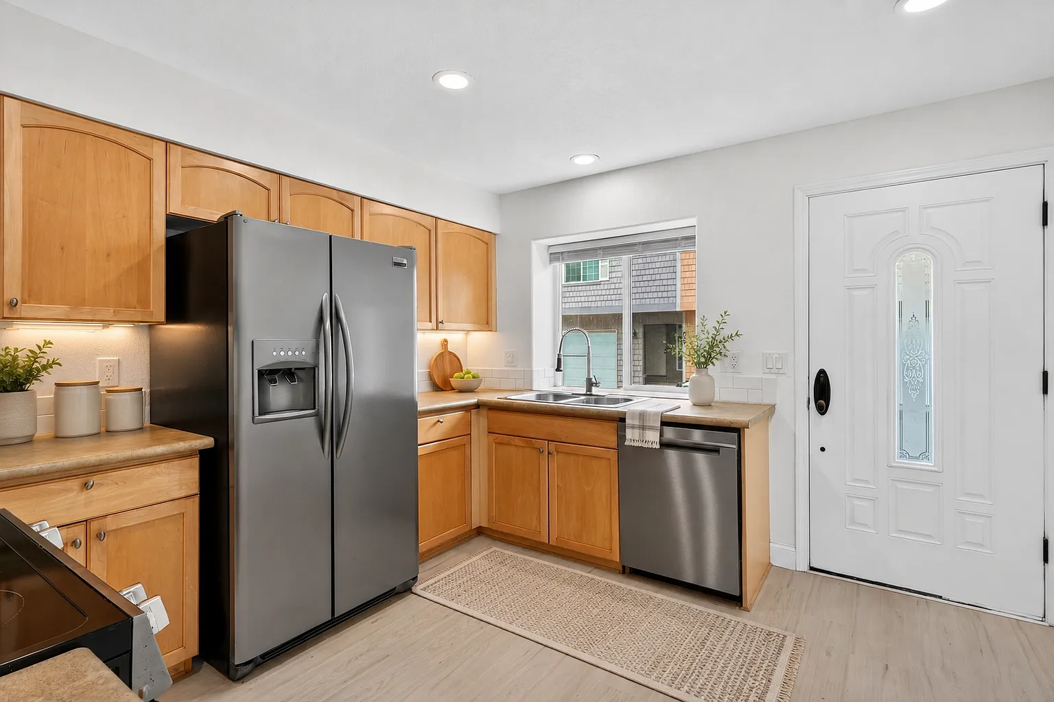 3 bed, 1428 sqft, $2,495 — Photo 2