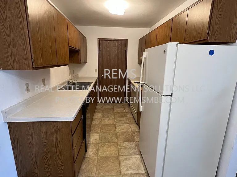 564 E Slifer St — Photo 14