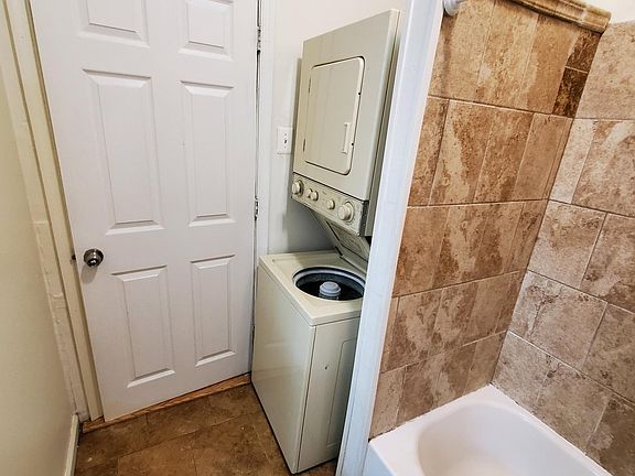 3rd image of 5205 N Broad St APT 3