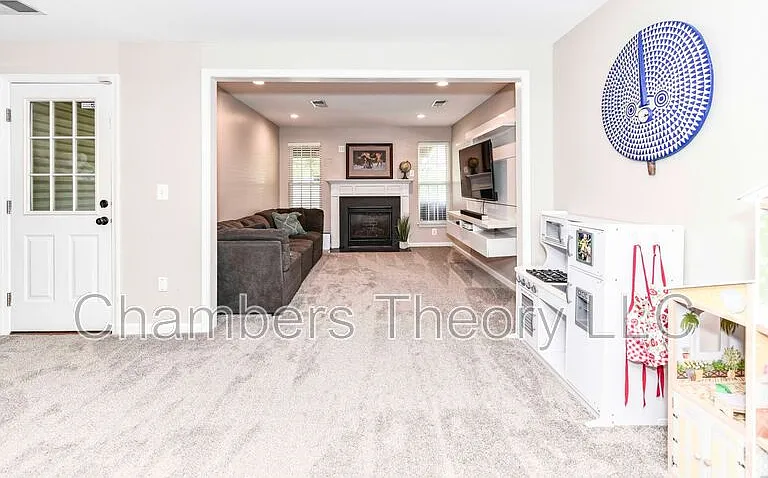 235 Shirley Sq SE — Photo 24