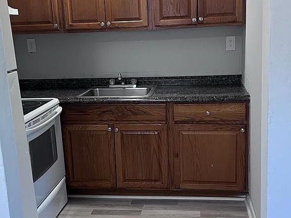 2nd image of 507 Ashlawn Dr APT 4