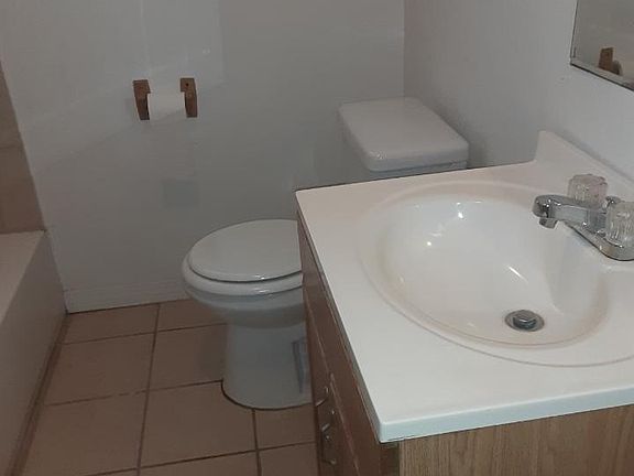4th image of 4423 Dodt Ave