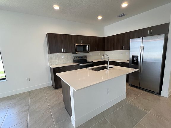 5th image of 5662 Carrara Dr