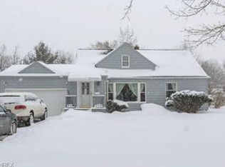 1375 Sunview Rd, Lyndhurst, OH 44124