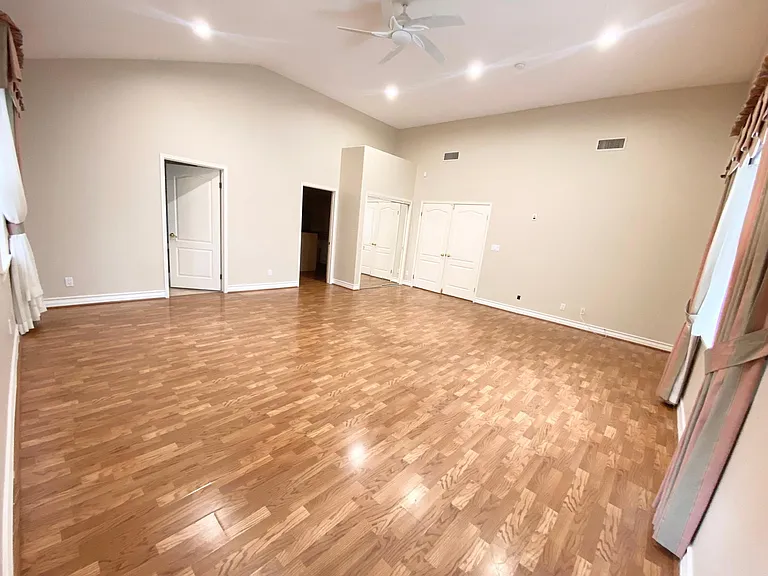 5960 Topeka Dr — Photo 18