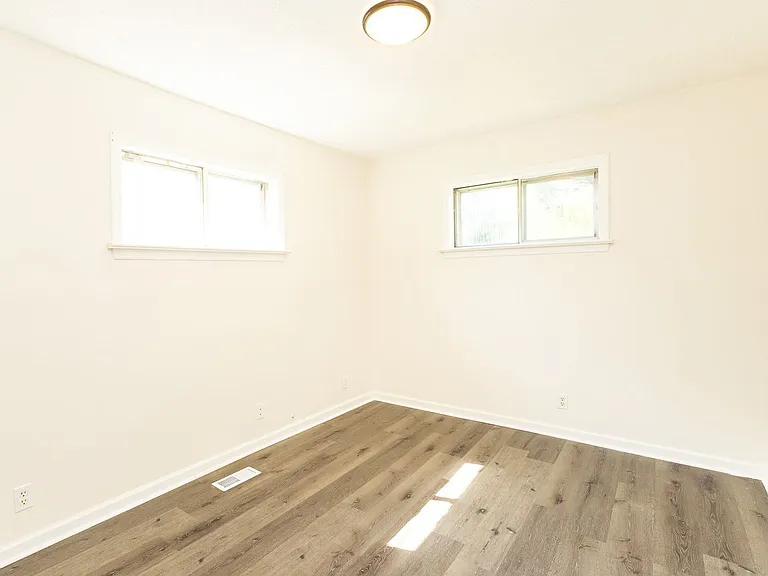 5801 Clover St — Photo 12