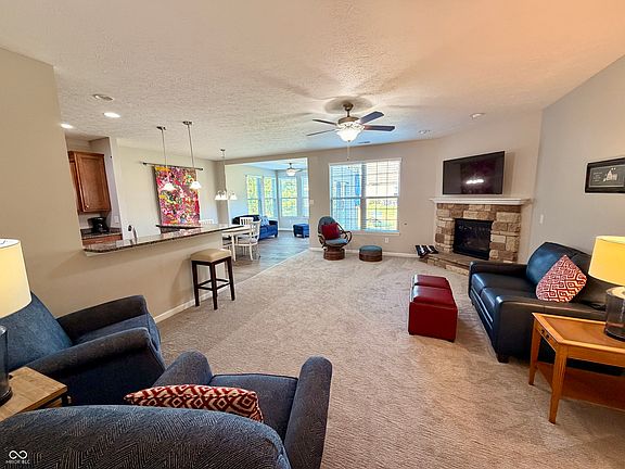 5th image of 1352 Redstone Dr