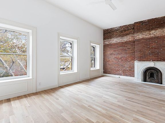 4th image of 275 Clermont Ave #2