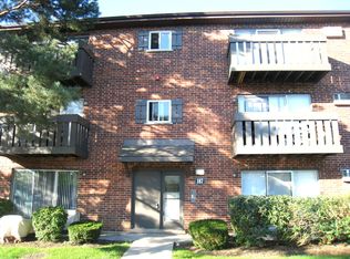 187 Pickwick Dr #1A, Schaumburg, IL 60193