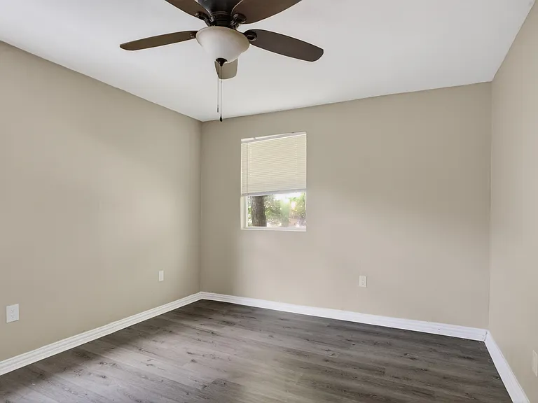 2520 N Hickory St — Photo 24