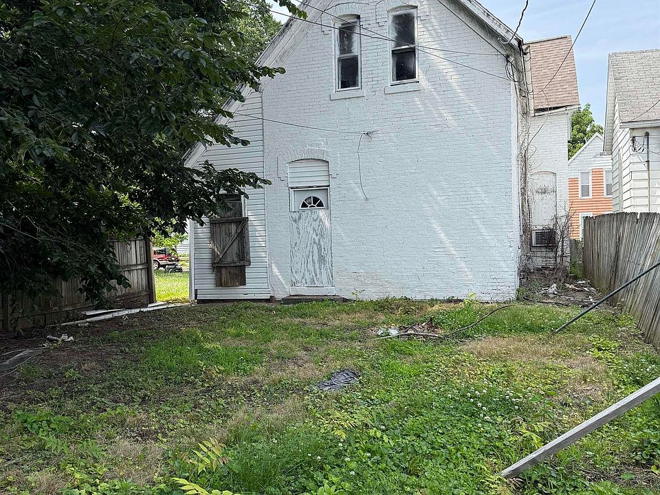 2nd image of 908 W Maryland St