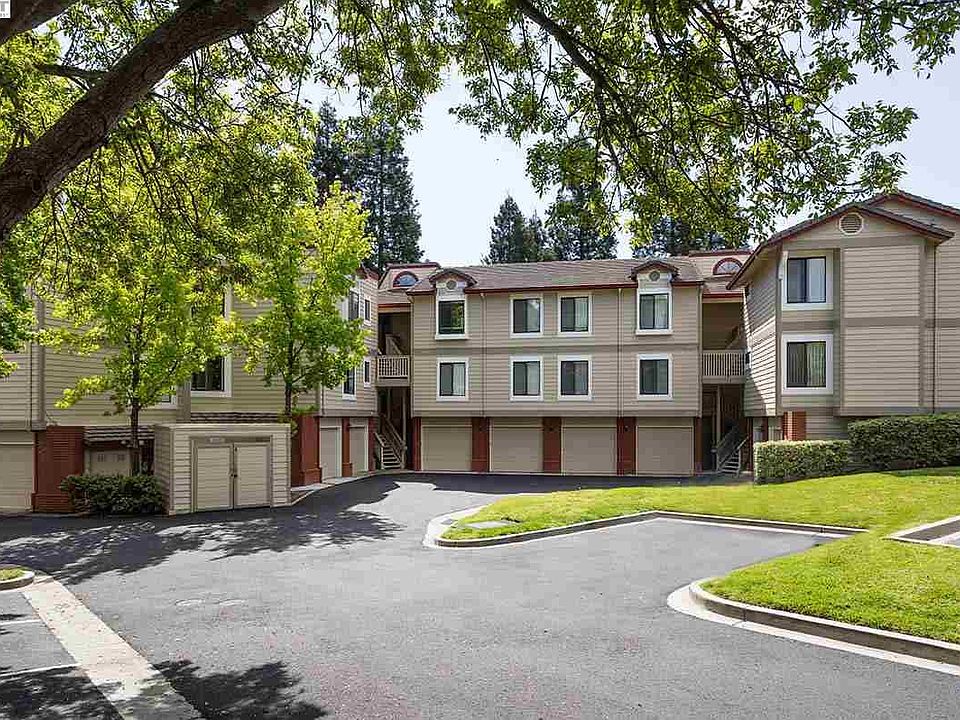 2nd image of 3432 Smoketree Commons Dr