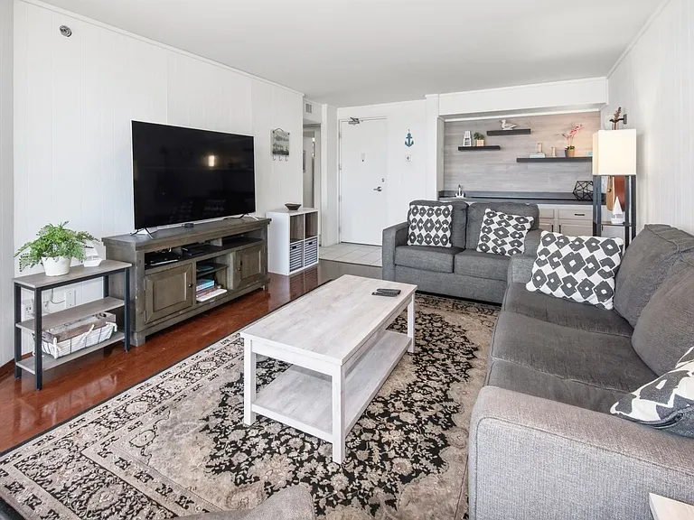 1710 Avenida Del Mundo #607 — Photo 8