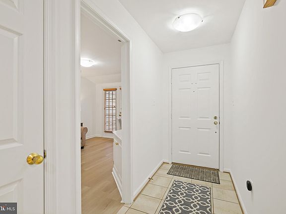 4th image of 5 Luxberry Ct #2