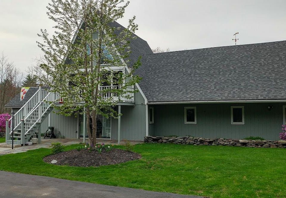 Location - Front of house, circular drive way, 1st floor landscaping.