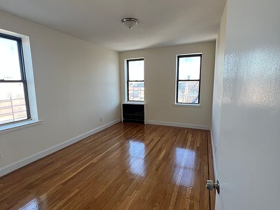 2nd image of 867 Bruckner Blvd #1