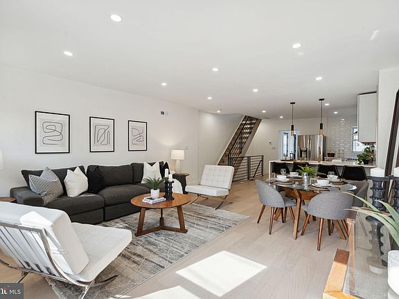 4th image of 2707 E Monmouth St