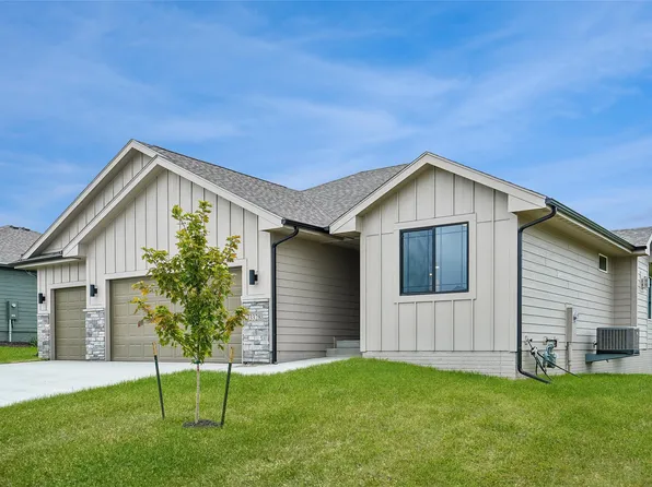 3328 NW Brookside Dr, Grimes, IA 50111
