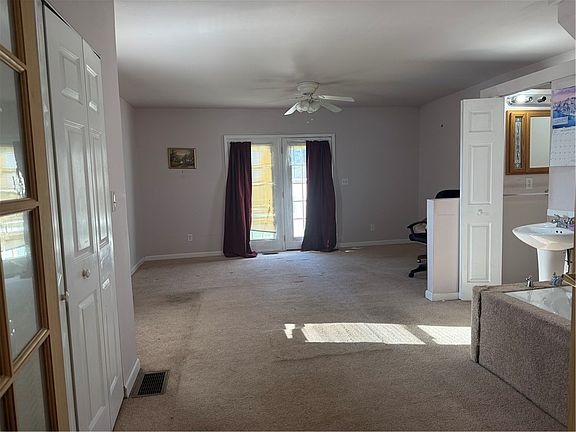 3rd image of 5709 Adelphi St
