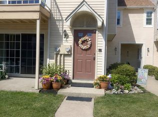 116 Thornwood Dr, Mount Laurel, NJ 08054