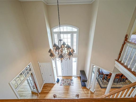 High Ceilings in Foyer! 2 story Entrance to greet your friends and family in!