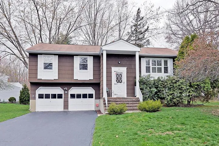 72 Yorke Dr photo 1