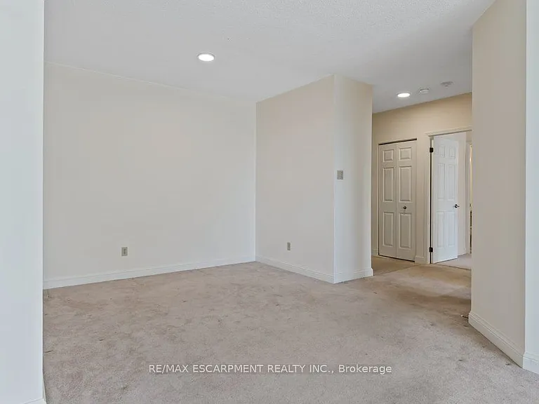 430 Pearl St #410 — Photo 8