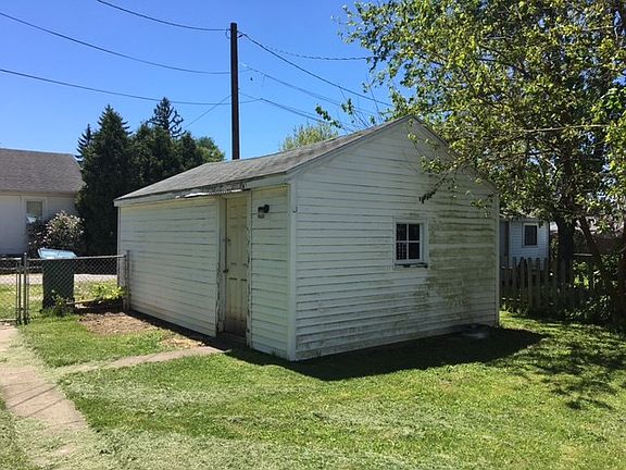2nd image of 735 Richmond Ave