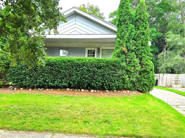 4306 Circle Dr, Flint, MI 48507