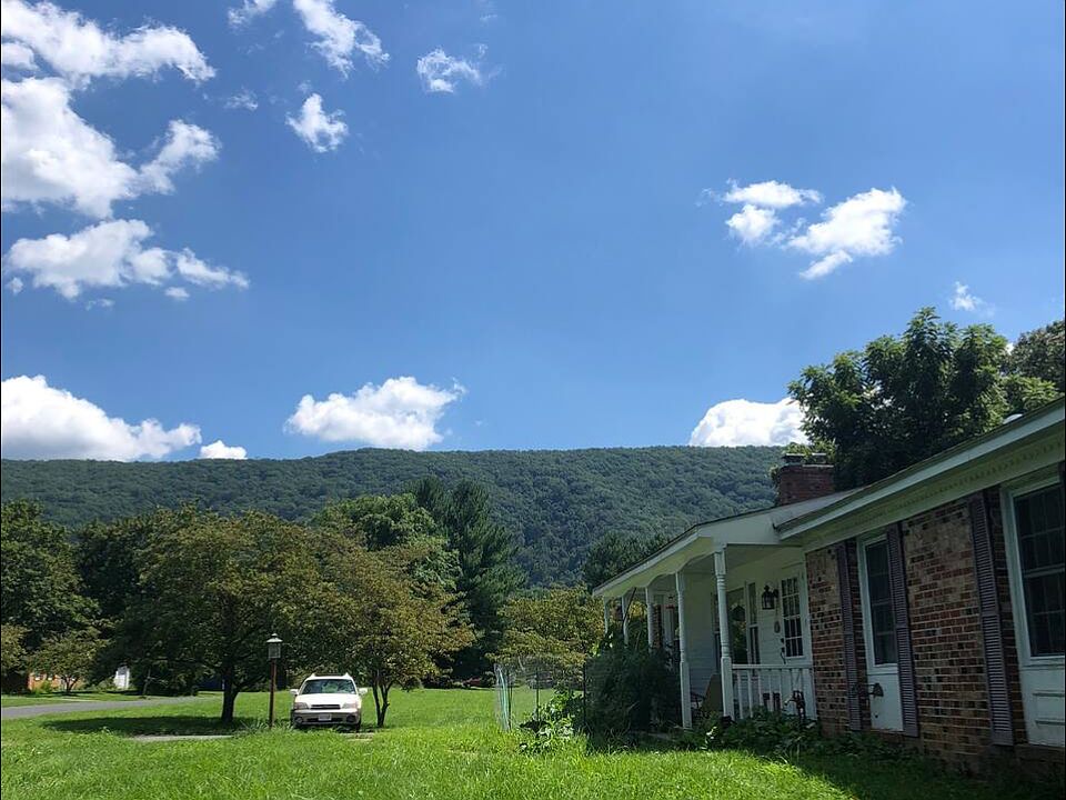 1st image of 204 N River Dr