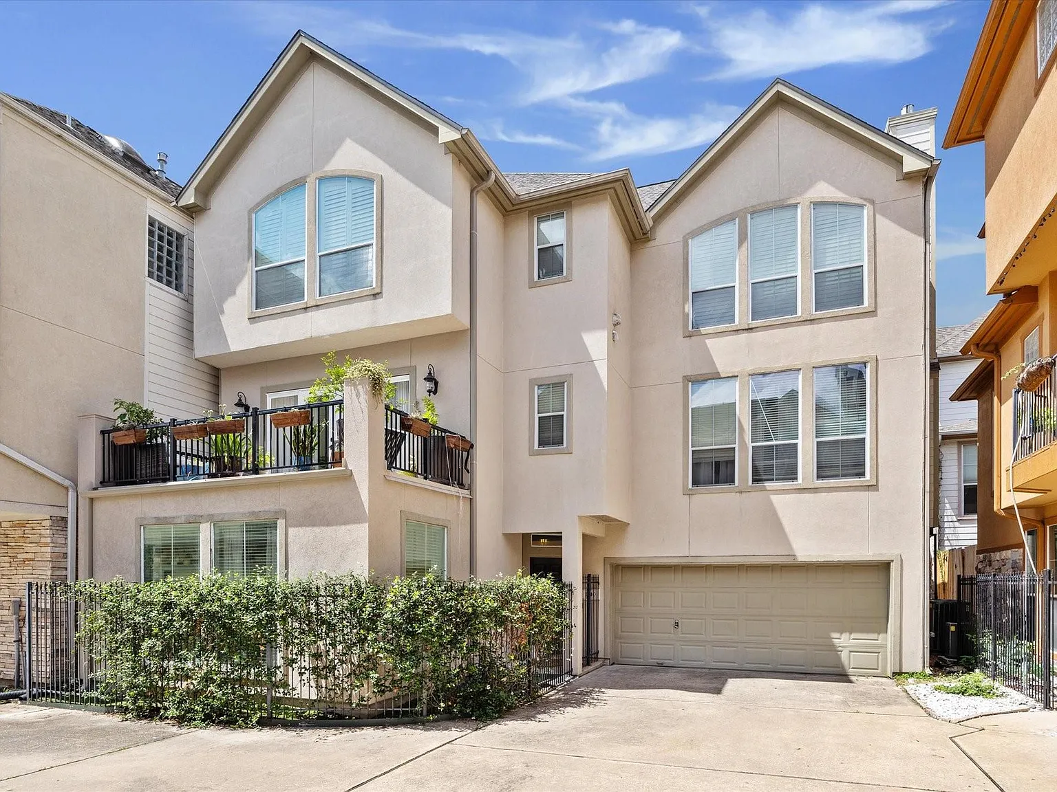 4 bed, 3.5 bath, 2904 sqft, $3,600 — Photo 1