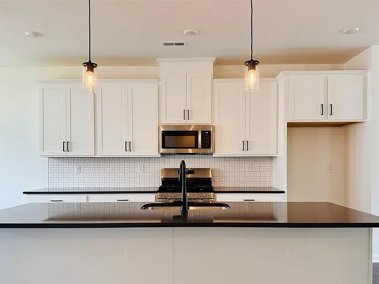 1736 Blanche St #2 — Photo 3