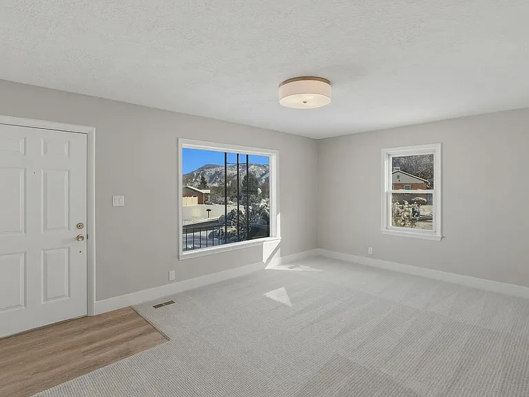 403 Highlight Dr — Photo 7