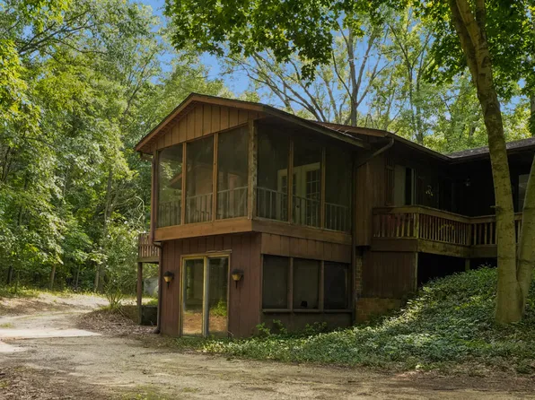 11030 Grand River Dr SE, Lowell, MI 49331