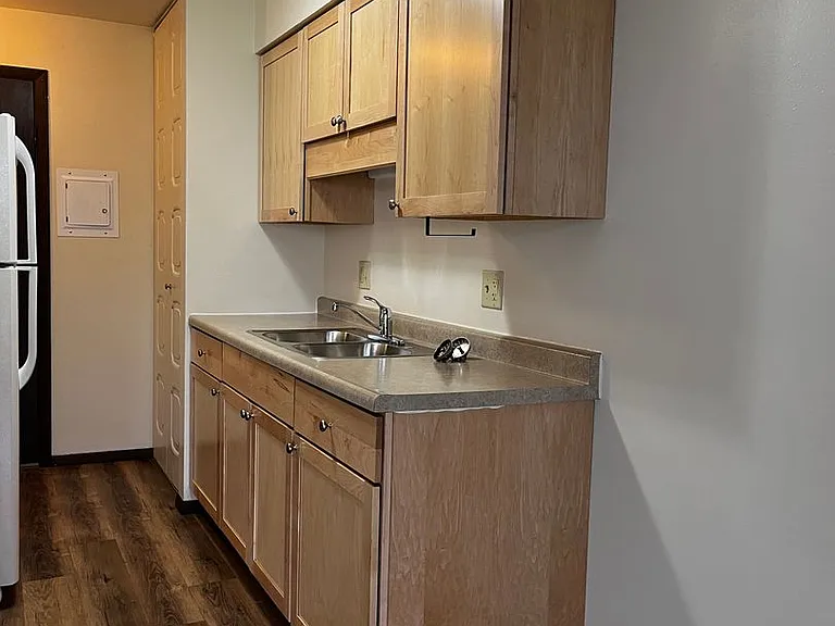 1025 W. MacArthur Avenue — Photo 3