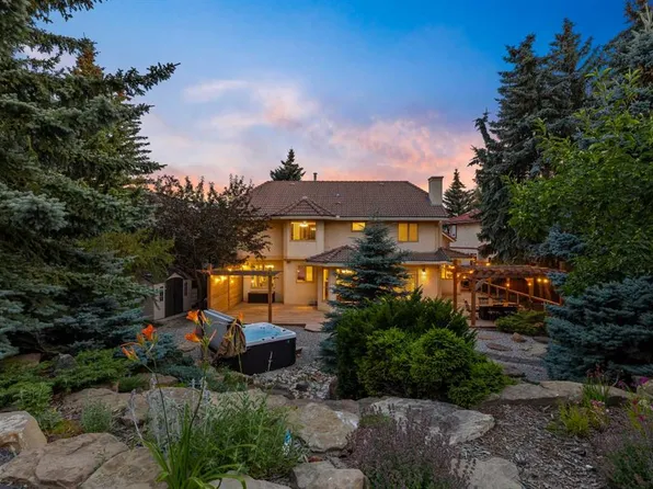 138 S Scimitar Bay NW, Calgary, AB T3L 1L5