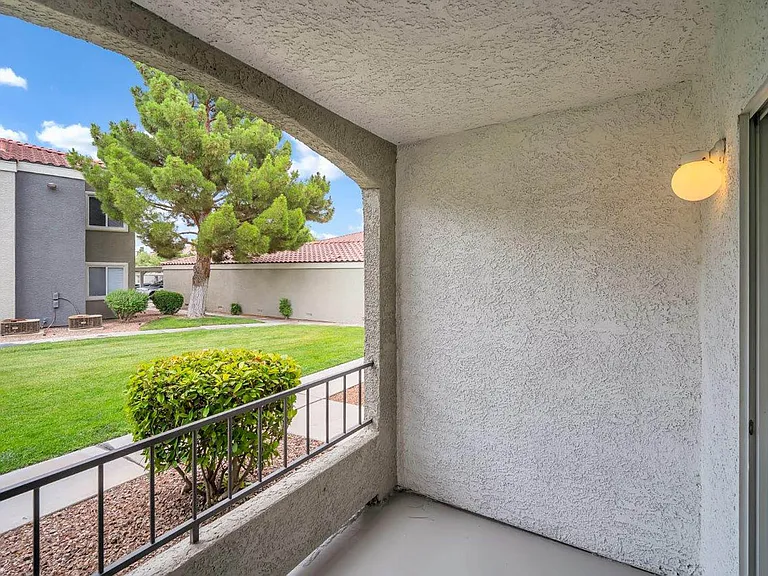 Rancho Serene — Photo 18