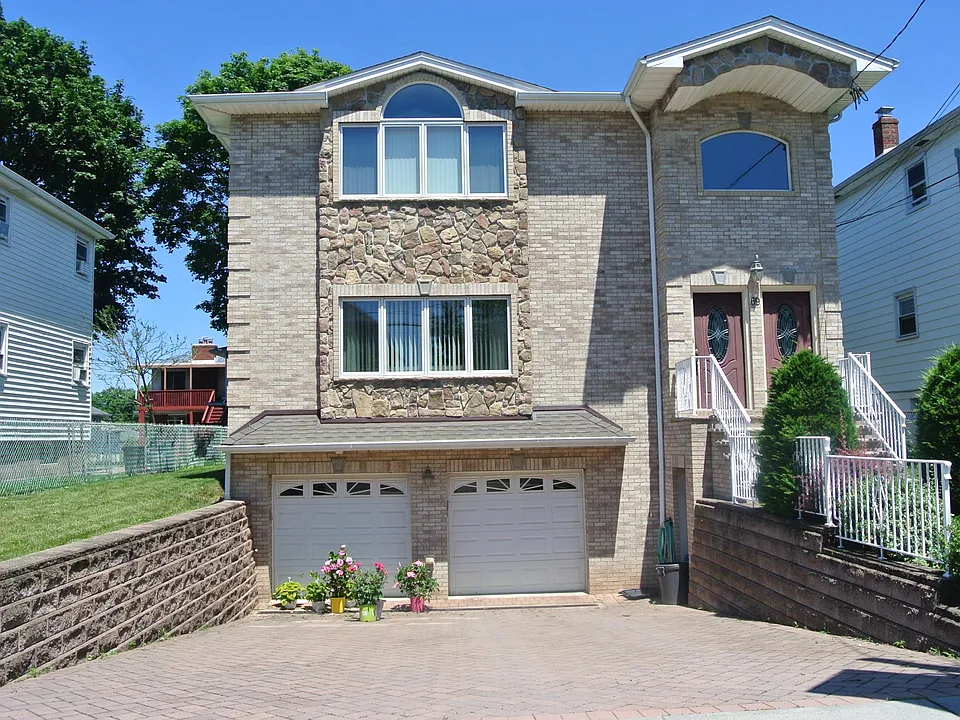 69 Summit Ave #2
