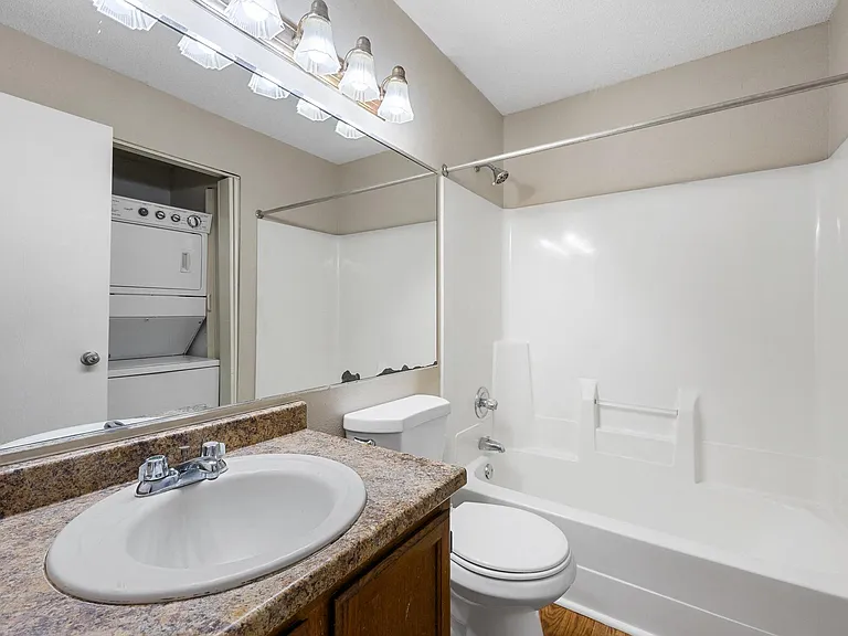 Diamond - 3 Bed / 2 Bath - 1,016 Sq.Ft.