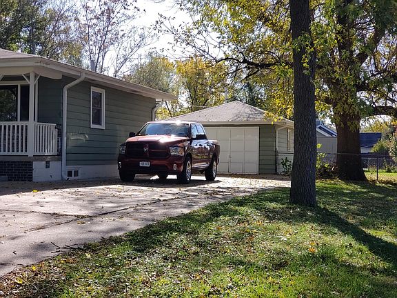 2nd image of 2833 Emiline St