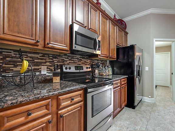 4th image of 6709 Castlewood St