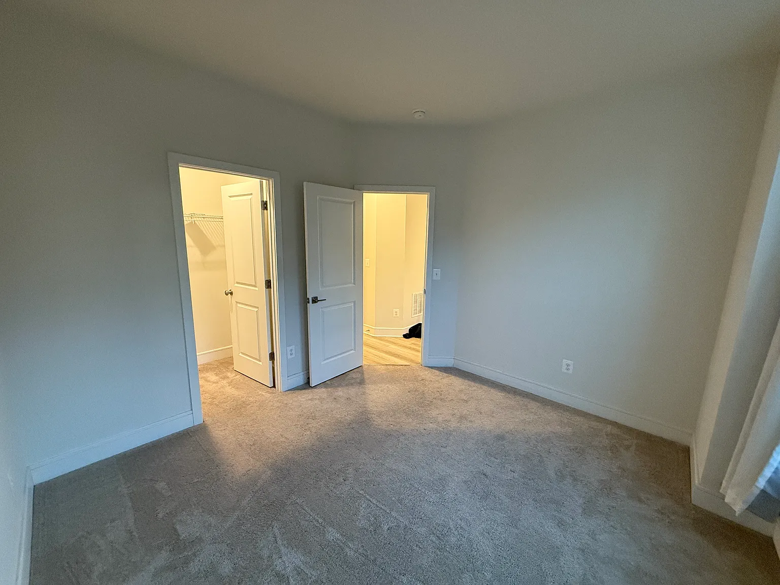 4 bed, 3.5 bath, 1896 sqft, $3,200 — Photo 4