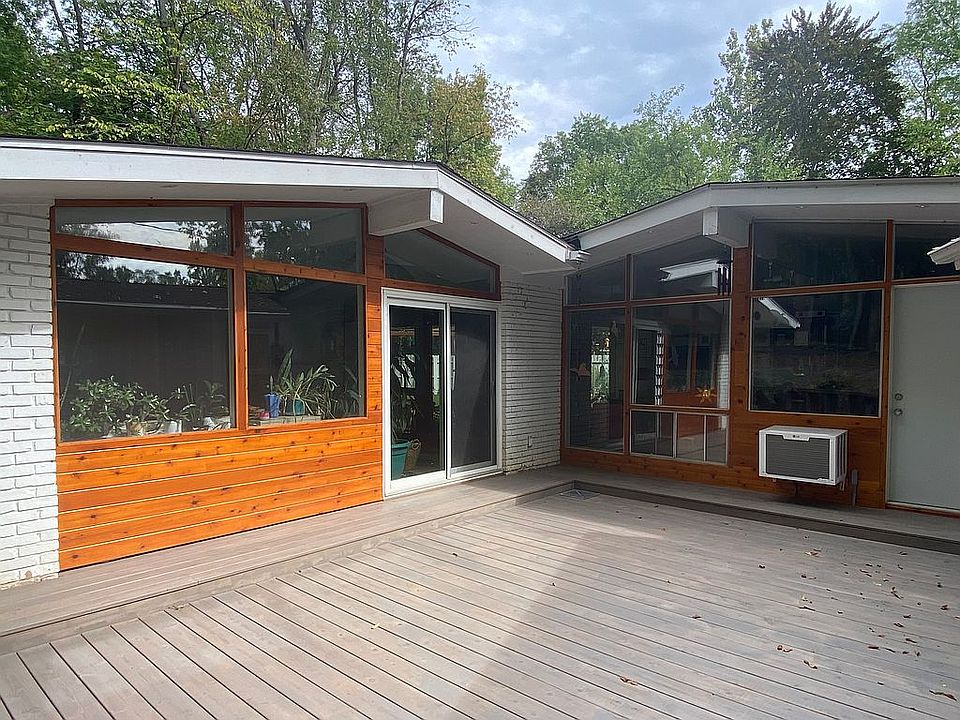 2nd image of 29924 Highmeadow Rd