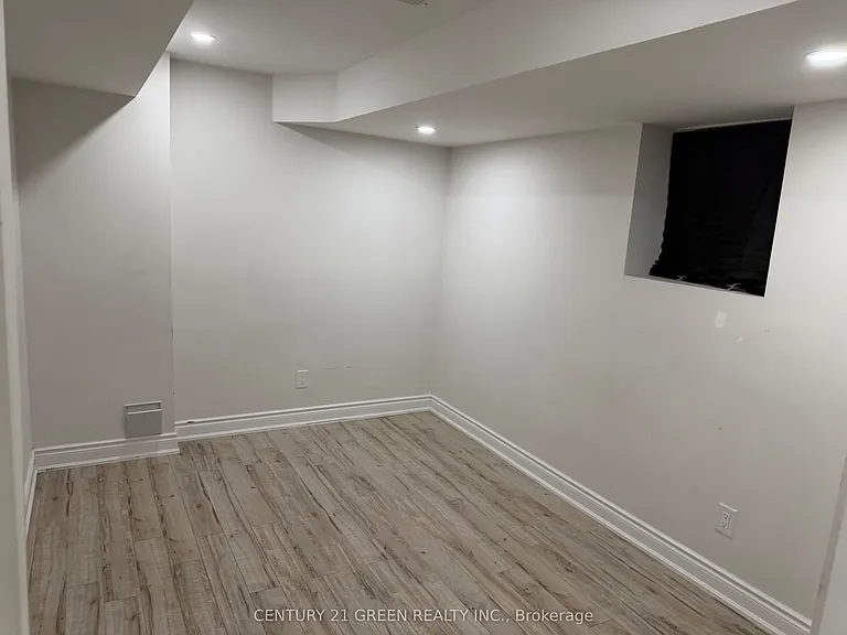 188 Holmes Cres #BASEMENT — Photo 5