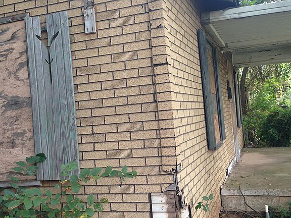2nd image of 308 SE 43rd St