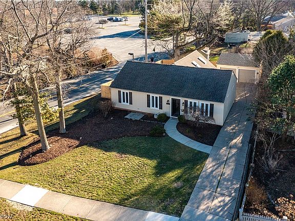 3rd image of 401 Columbia Rd