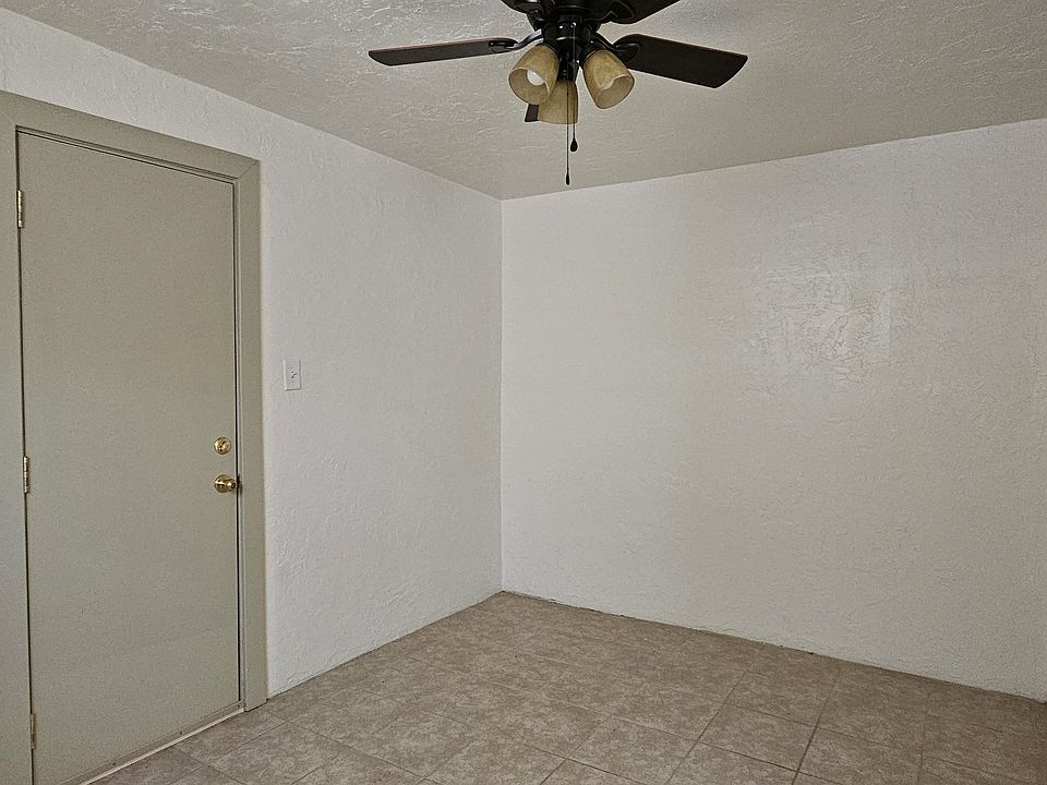 extra room, perfect space for home office