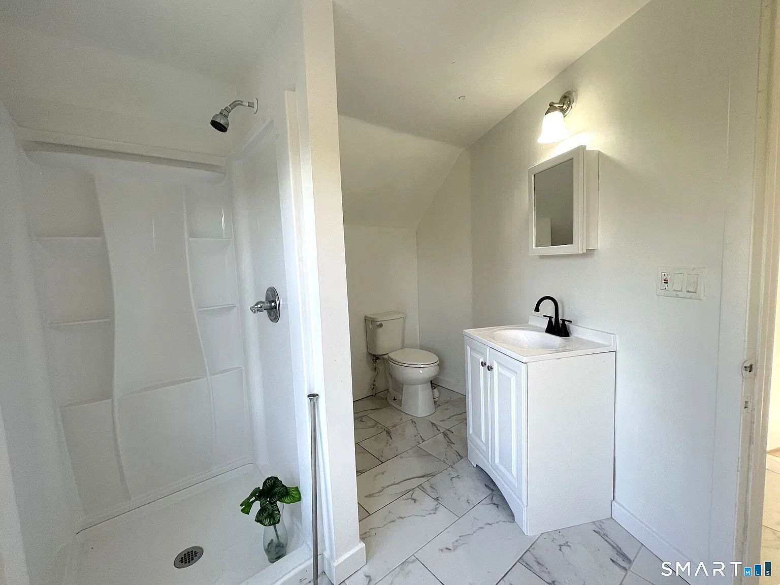 2 bed, 1.0 bath, 750 sqft, $1,800 — Photo 2