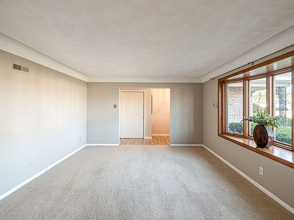 3rd image of 2388 Meadowgreen Dr