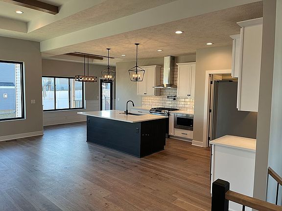 3rd image of 8825 Shadow Creek Ln